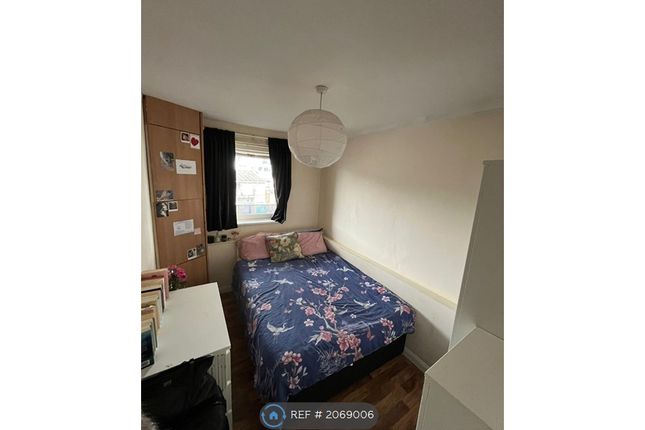Maisonette to rent in Trappes House, Bermondsey