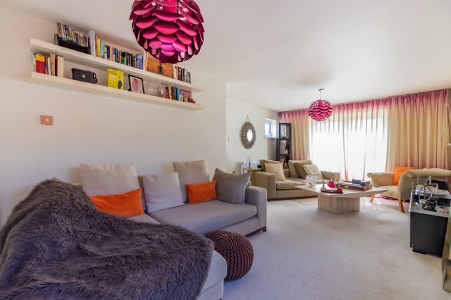 6, Elm Close, Penarth photo 2