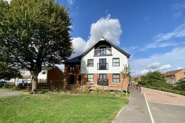 2-bed flat on Flat 4 Hawthorn House, 15 Church Road, Paddock Wood, £1,395/mo