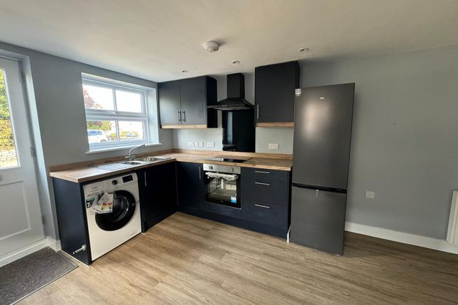 6, Lead Hill, Worksop photo 3