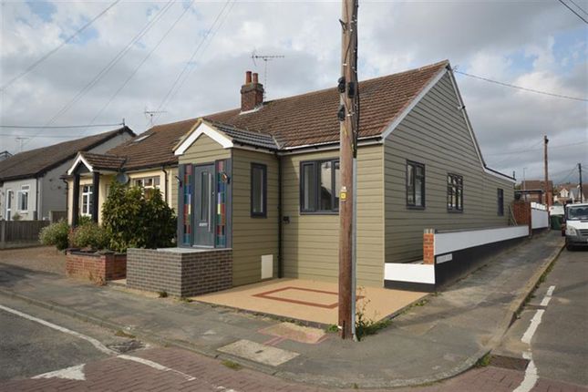 Thumbnail Bungalow for sale in Clare Road, Braintree