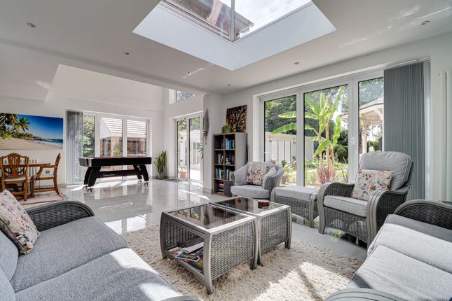 8, Oakway, Studham photo 2
