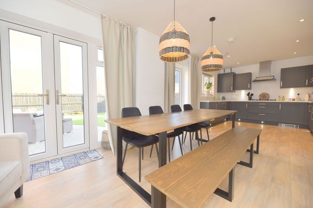 14 Bellflower Gardens, Biggleswade photo 2