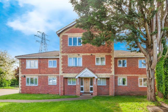 Flat for sale in Hawthorne Crescent, Slough