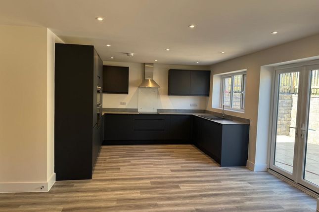 1, Broadweavers Close, Wincanton photo 3