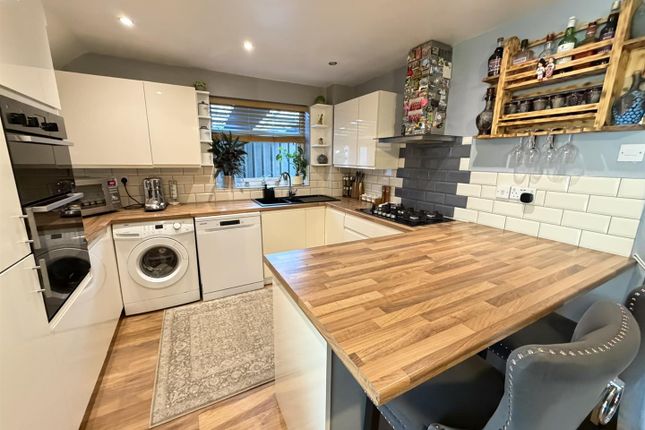 2, Ganton Close, Daventry photo 3