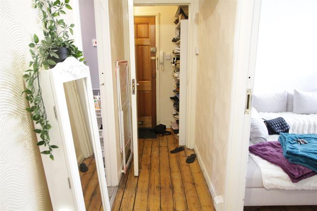 Flat 21, Brockwell Court, Effra Road, London photo 5