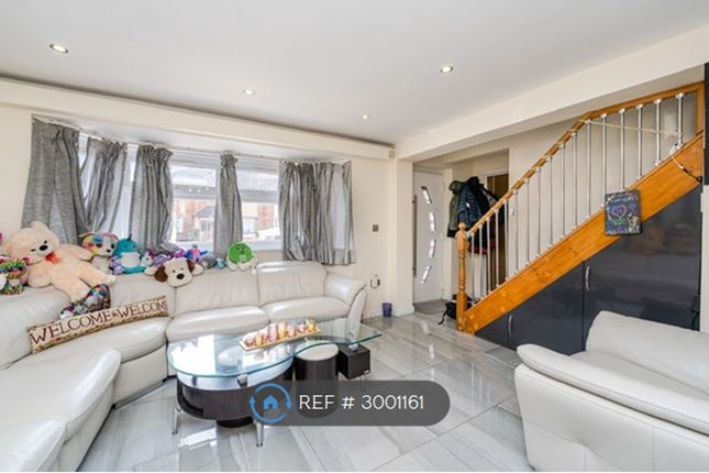 Riverdale Road, Hanworth, Greater London photo 2