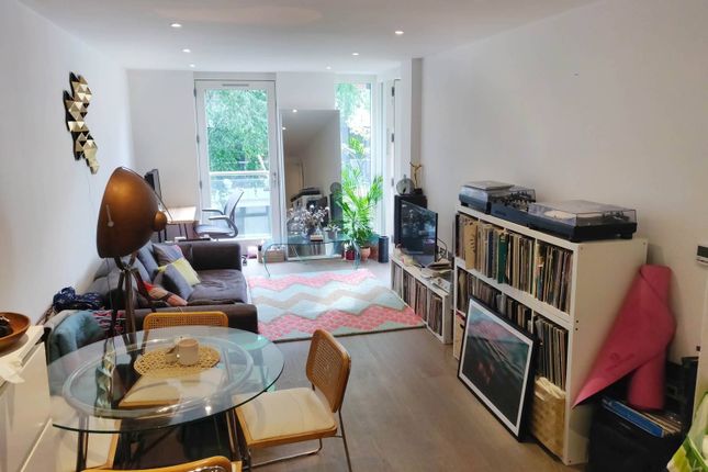 Thumbnail Flat for sale in Decorum Apartments, Islington, London