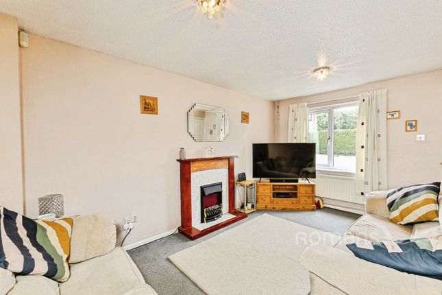 57, Larchside Close, Spencers Wood photo 4