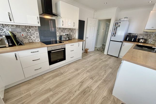 120, Elliots Drive, Yeovil photo 3