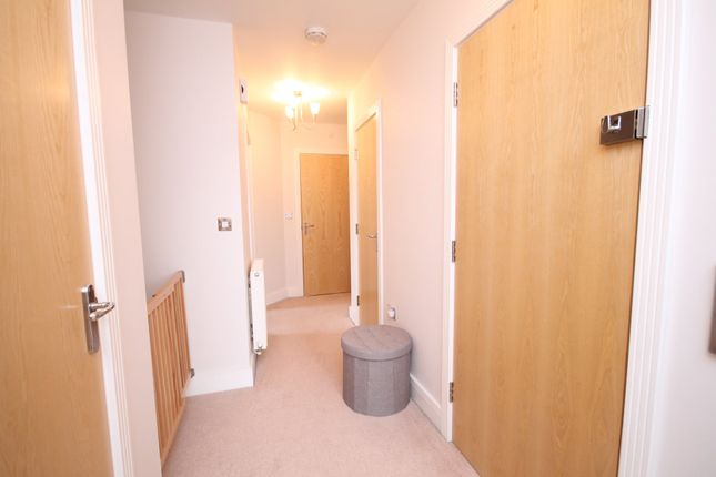 Penthouse to rent in Garlands Road, Leatherhead