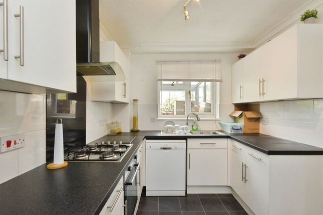 6, Chalfont Close, Milton Keynes photo 3
