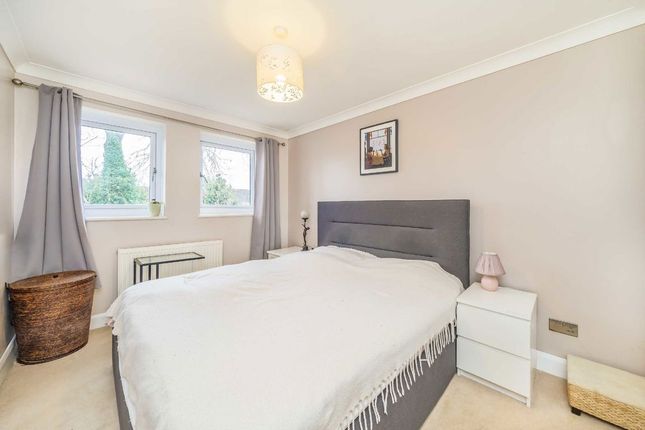 36, Farrier Close, Sunbury-On-Thames photo 4