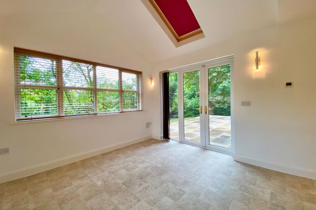 3, Woodside Drive, Macclesfield photo 4