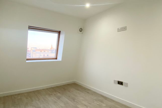 Flat to rent in Cromwell Square, Ipswich