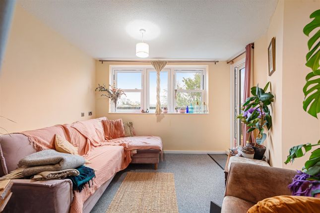1-bed flat on First Floor, 19, Friar Mews, West Norwood, £285,000
