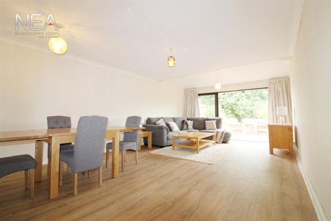 41, Cardinal Close, Reading photo 2