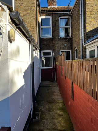 Terraced house to rent in Worthing Road, Lowestoft