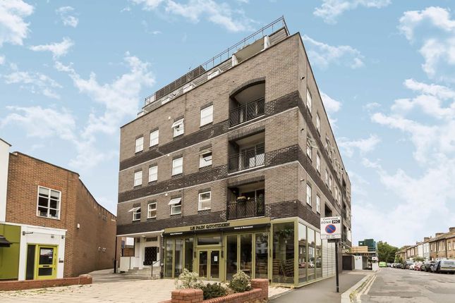 Thumbnail Flat to rent in Chiswick High Road, London