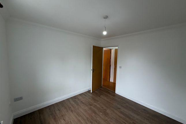 Flat 2 A, Bath Road , Luton photo 4