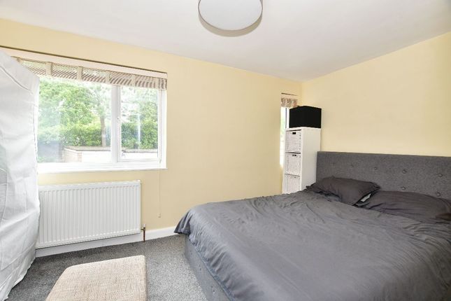 Flat to rent in Chingford Avenue, London