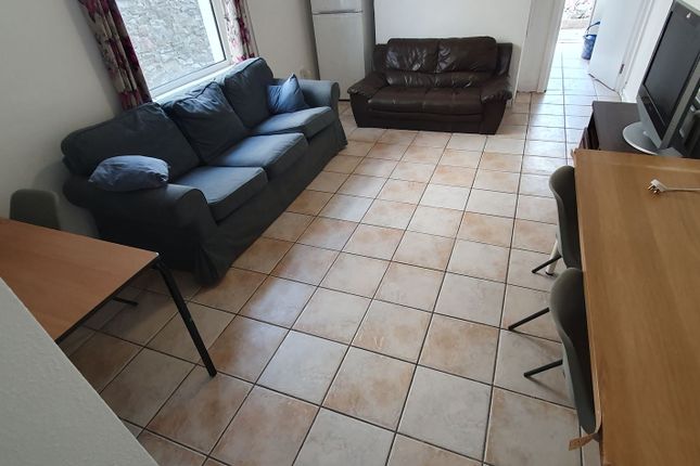 24 Ruthin Gardens, Cardiff photo 4