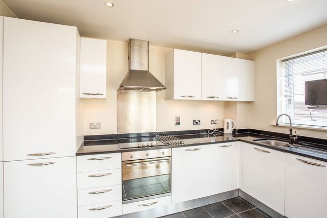 Thumbnail Flat to rent in Old Watford Road, Bricket Wood, St. Albans, Hertfordshire