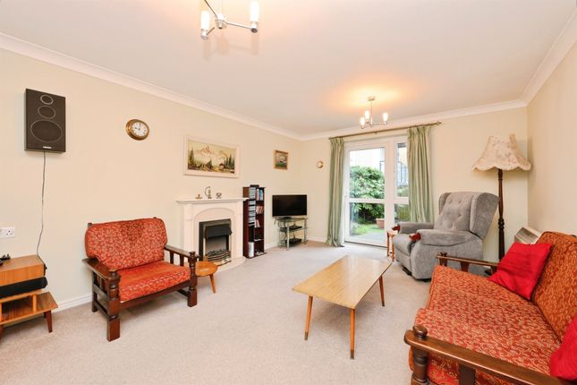 Apartment 3, Benstede Court, Brocket Road, Hoddesdon photo 2