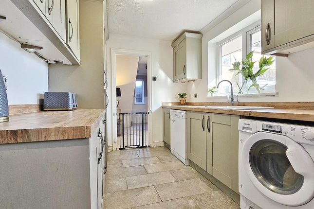 8, Bellamy Close, Kirby Cross photo 4