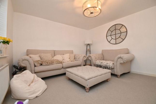 22, Kestrel Avenue, Barnsley photo 4