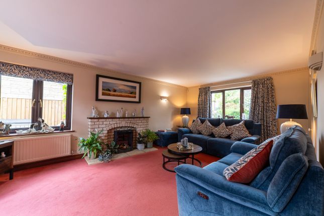 9, Lawrences Meadow, Cheltenham photo 4