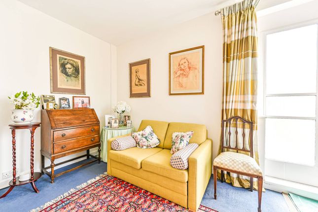 Flat for sale in Nightingale Lane, Clapham South, London