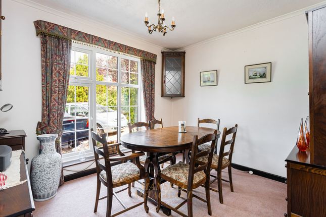 9 Acorn Close, East Grinstead photo 4