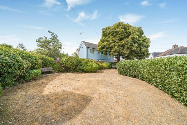30, Chandlers Close, Surrey photo 4