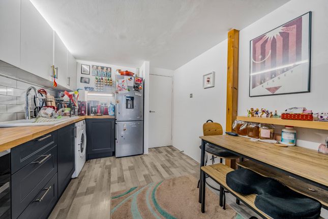 Flat 541 Manhattan Building, Bow Quarter, London photo 3