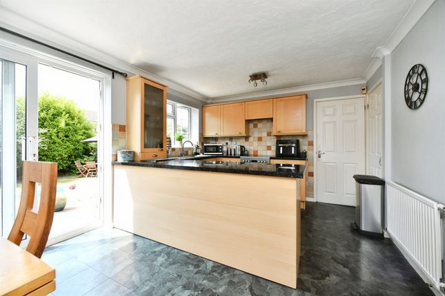 5, Chatsworth Avenue, Peacehaven photo 4