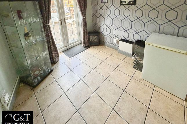 6 Peartree Lane, Dudley photo 4