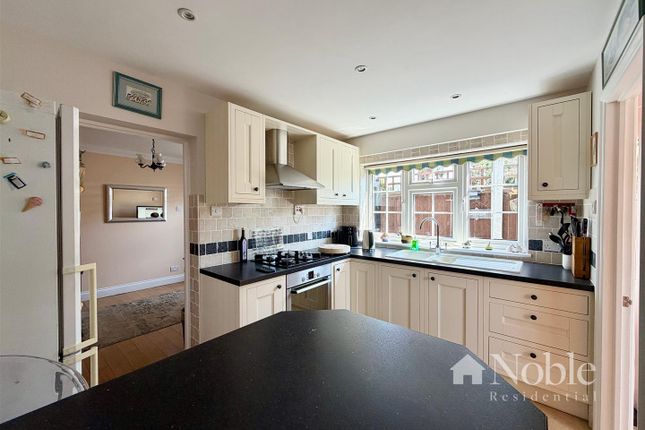 102, Albert Road, Romford photo 3