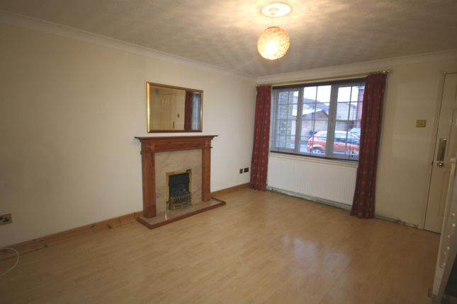 38, Claverley Green, Bedfordshire photo 3