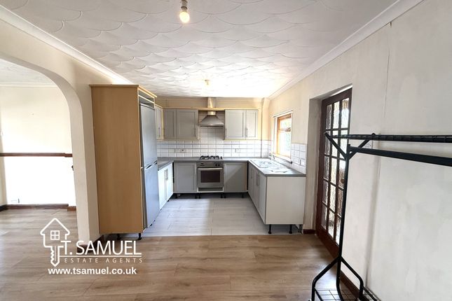 19 Penmark Row, Hirwaun photo 3