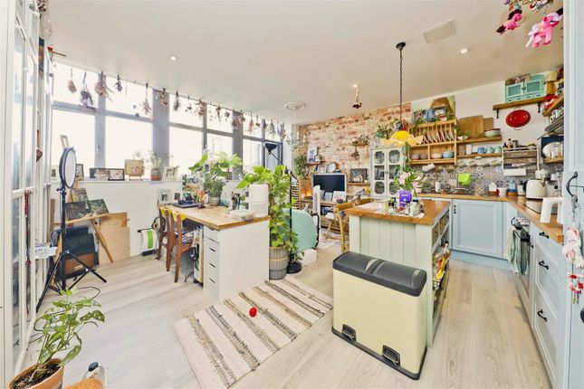 Flat 45, Talbot Skyline, Imperial Drive, Harrow photo 4