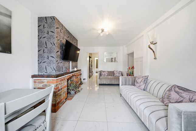 7, Redlands Road, Enfield photo 3