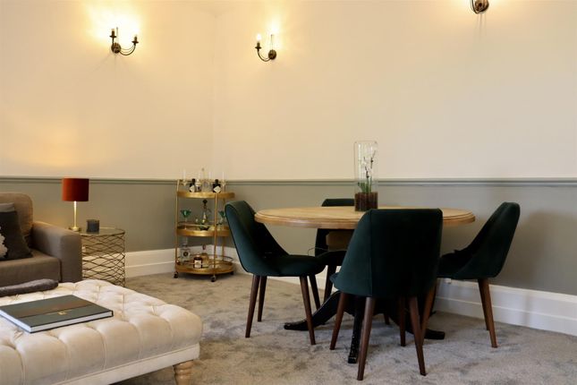 Flat B, Dormy House,, Portnall Drive, Virginia Water photo 4