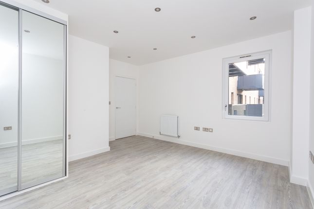 Flat 13 2 Collendale Road, London, London photo 5