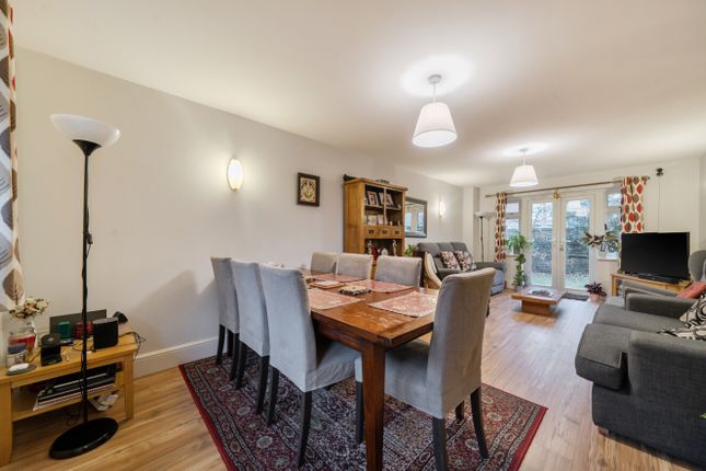 2, Bellfield Close, London photo 4