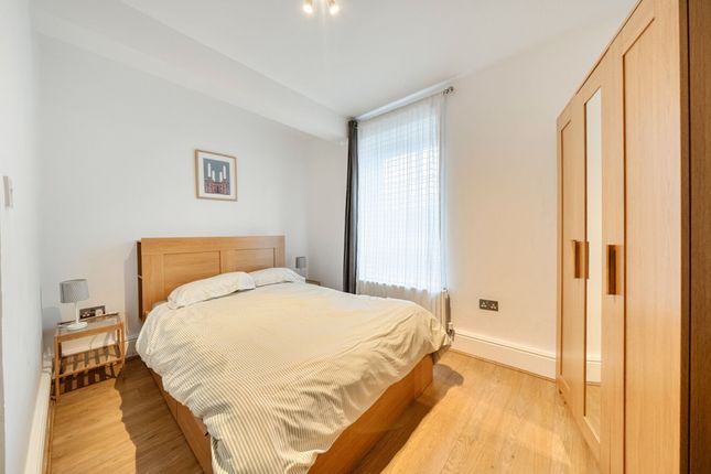 Flat 8, Stoddart House Meadow Road, London photo 4