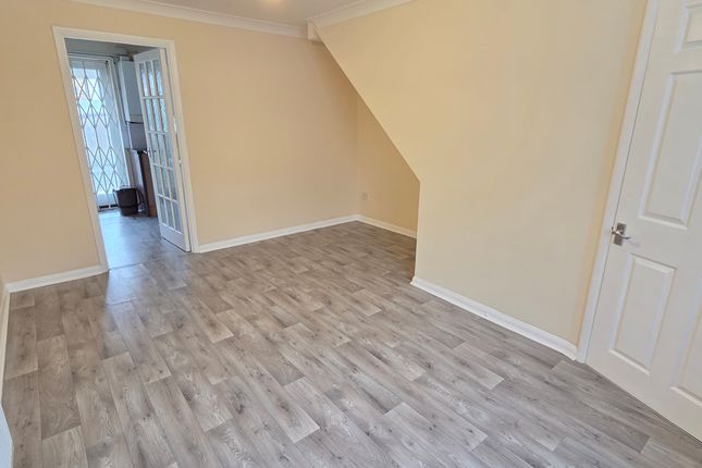 36, Eagle Drive, London photo 3
