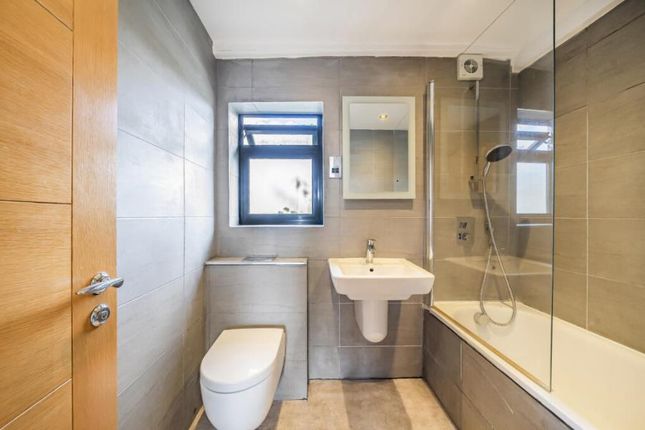 2 Sterling Rose Mews 56B, High Street, Northwood photo 4
