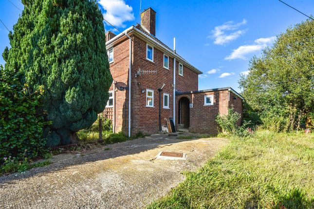 2-bed flat on 49, Greensey, Andover, £165,000